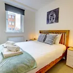 Modern & Stylish 2Br Apartment - Queens House