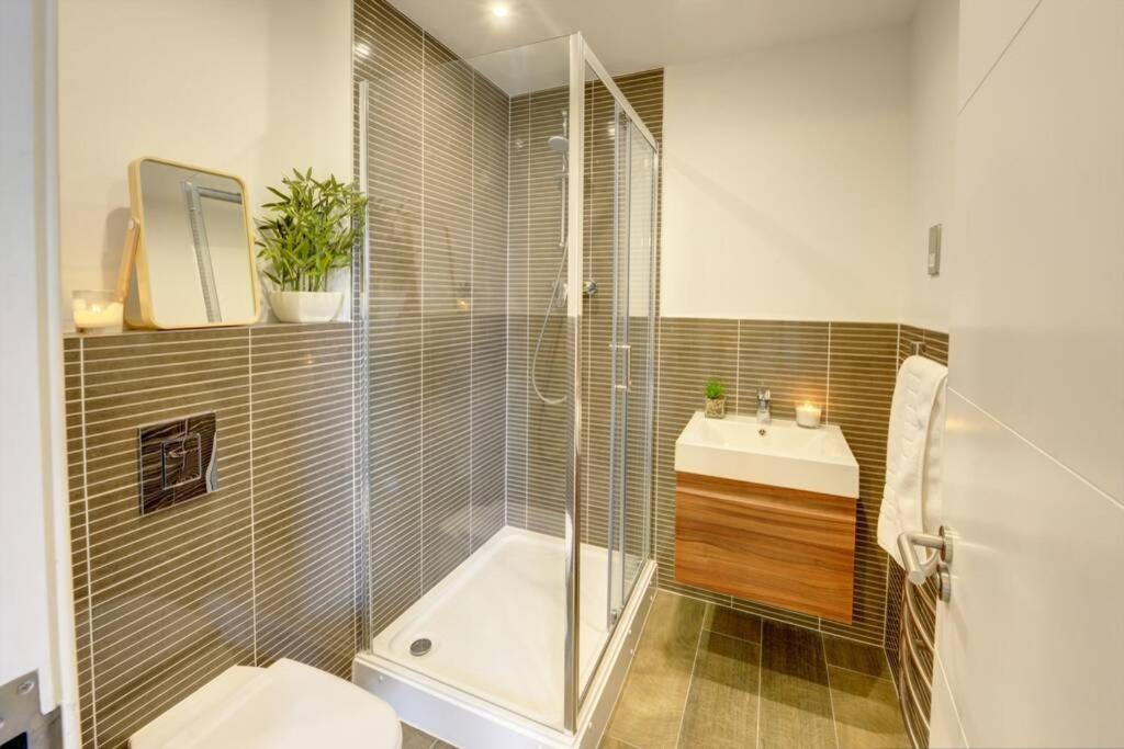 Modern & Stylish 2br - Queens House Apartment *