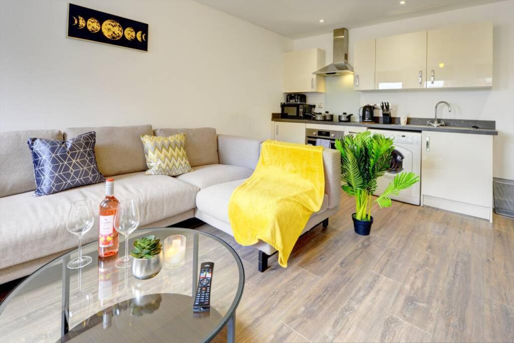 Modern & Stylish 2br - Queens House Apartment *